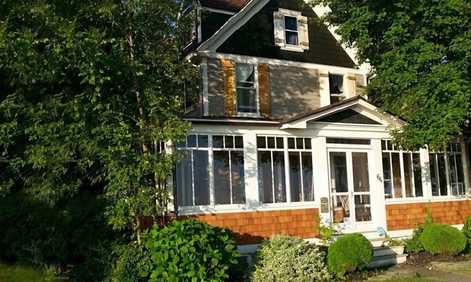 Hilton Casa | Hermosa casa restaurada en el lago Ontario, punto Braddock