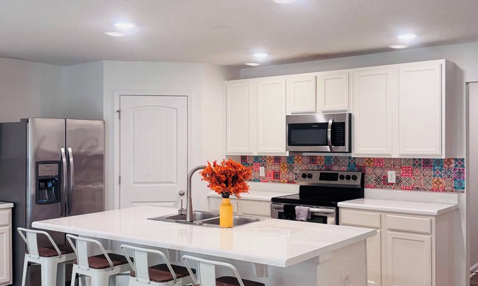 Bagdad Casa | Beautiful retreat 25 min from Pensacola Beach and 35 min from Navarre Beach