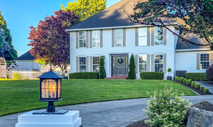 Brush Prairie Casa | BEAUTIFUL RETREAT W/ AMAZING VIEWS, FUN AMENITIES & CLOSE TO DOWNTOWN