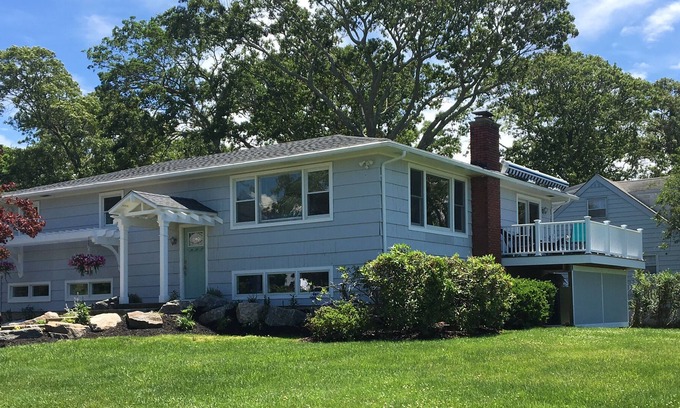 Center Moriches Casa | Beautiful River View with Water access charter fishing next door Beach’s near by