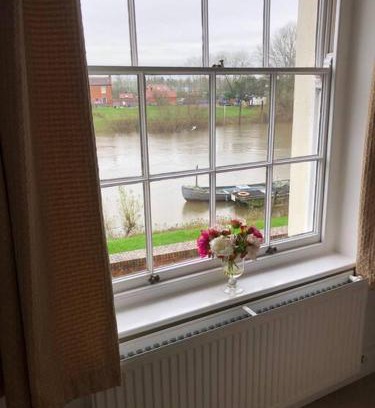 Upton upon Severn Apartamento | Beautiful riverfront cosy one bedroom apartment