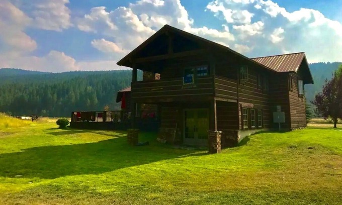 Irwin Cabina | Beautiful Riverfront Cabin on the Snake River in Swan Valley - sleeps 12