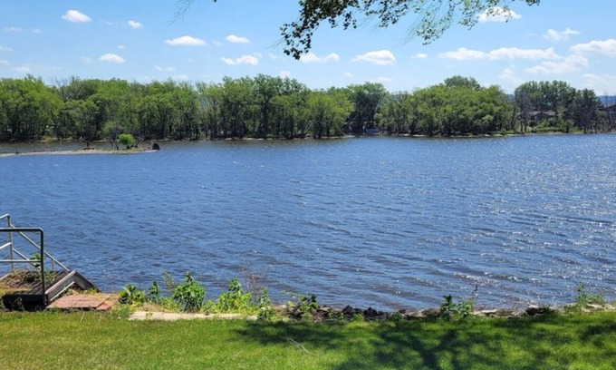 La Crosse Casa | Beautiful Riverfront Home near Celebrations. Excellent eagle viewing!