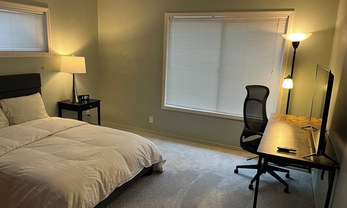 Olympic Hills Casa | Beautiful room in NE Seattle with High-Speed WiFi