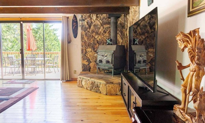 Croft Cabina | Beautiful Rustic Cabin on 5 Acres With Heavenly Views