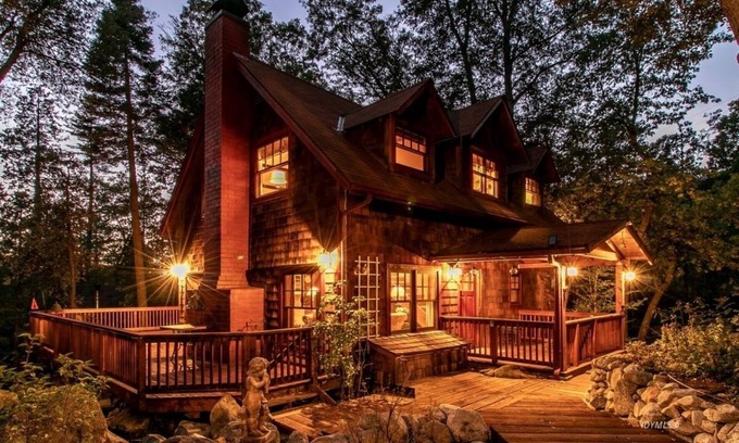 Fern Valley Casa | Beautiful Storybook Home By The Creek 3 habitaciones / 2 baños - ¡Magnífico!