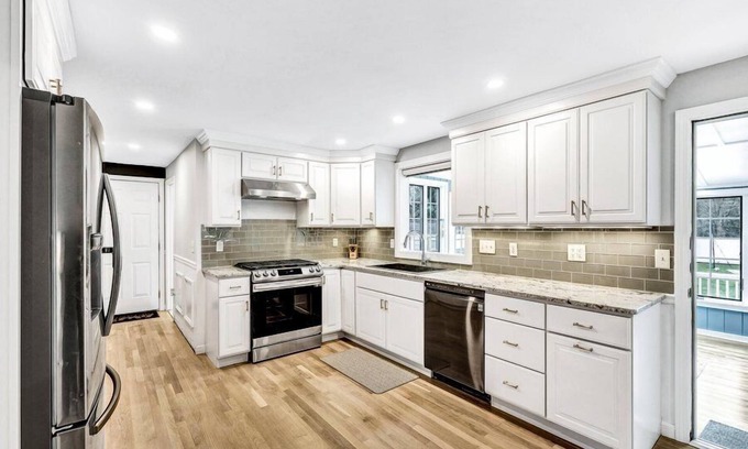 Sandwich Casa | Beautiful Sandwich Home w/ Heated Pool RPAM084