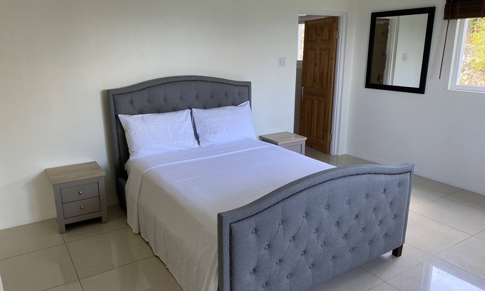 IronShore Estates Apartamento | Beautiful sea view flat in coral gardens 10 min fr airport 15 min fr night life