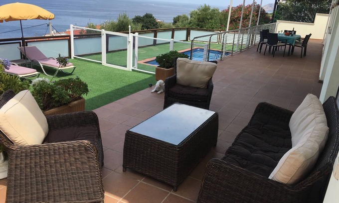 Llanca Villa | Hermosa villa frente a la playa Piscina privada climatizada. Cala 5 minutos a pie