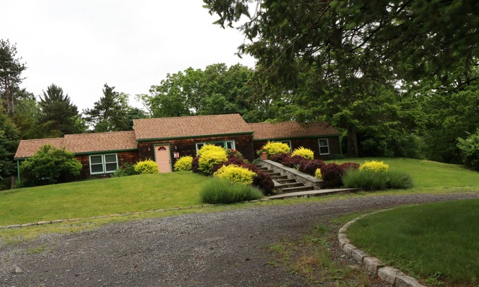 Mountainville Cabaña | Hermosa, aislada, casa de campo, con 30x60 piscina en el suelo.