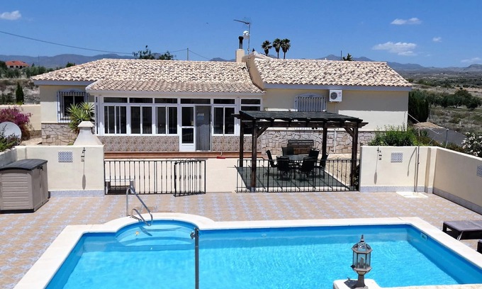 Locaiba Villa | Hermosa villa aislada con piscina privada en pacífica aldea