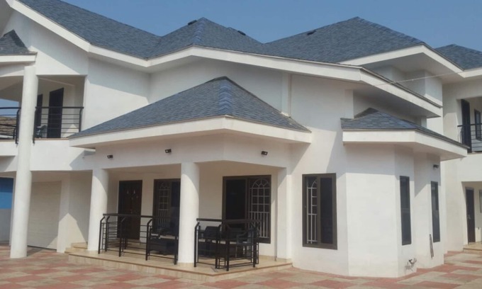 Teshie Casa | Hermosa casa segura con seguridad las 24 horas
