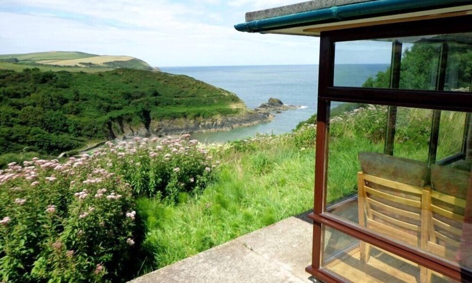 Newport Cabaña | Beautiful Self Catering Cottage on the Pembrokeshire Coast