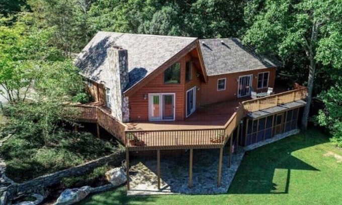 Pinnacle Casa | Beautiful serene lake house in the foothills, great for couples or families.