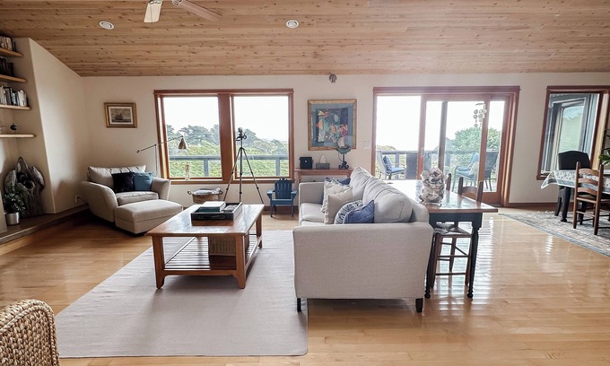 Manchester Casa | Beautiful single story home with lighthouse and panoramic ocean views.