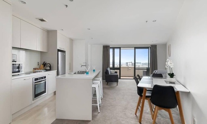 Newton Apartamento | Beautiful Sky Tower View Home w/ Free Parking