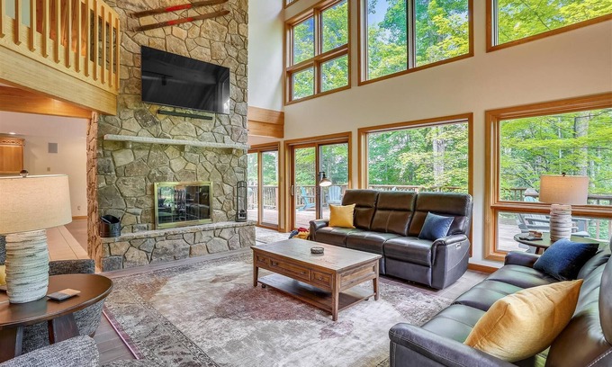 Timberline Casa | Beautiful slope side home! Come and enjoy life at Dew Revue!!
