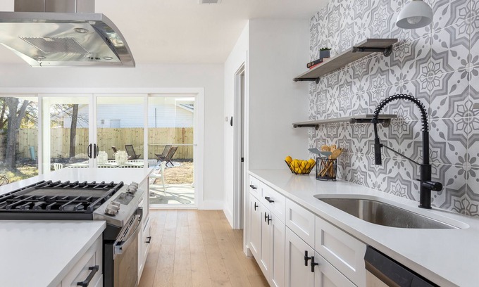North Austin Civic Association Casa | Beautiful Smart Home in North Austin - Perfect for Remote Work or Relaxation
