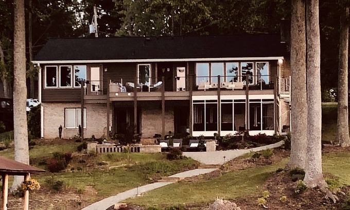 Penhook Casa | Beautiful Smith Mountain Lake Home in Penhook, Va.