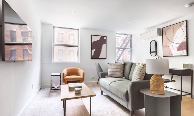 SoHo Apartamento | Beautiful Soho 1BR w/ In-Unit Laundry, nr Film Center, by Blueground