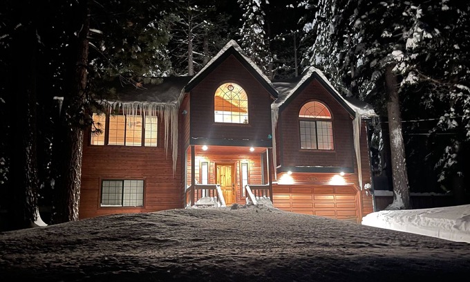 Mountain View Estates Casa | Hermosa cabaña en South Lake Tahoe con bañera de hidromasaje