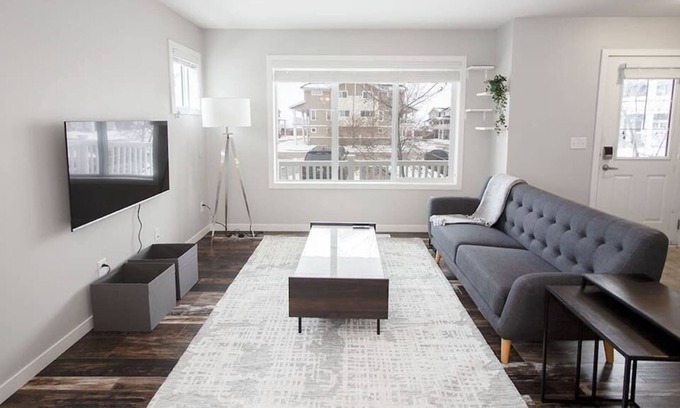 Fort Gary Casa | Beautiful South Winnipeg 4Bed 2Bath Townhouse