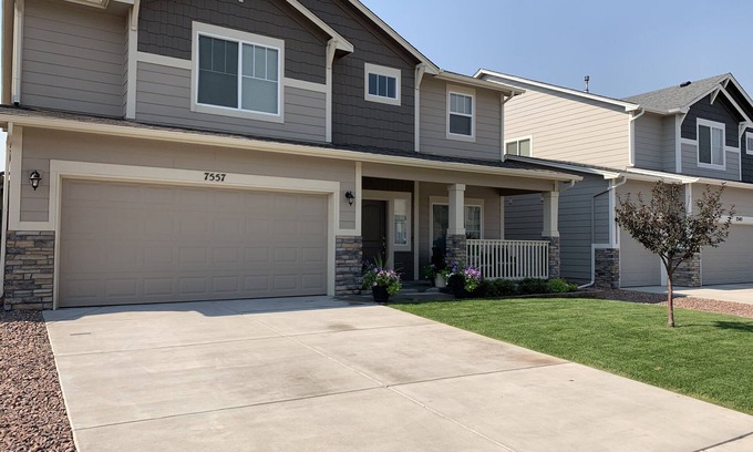 Cimarron Hills Casa | Beautiful Spacious Contemporary Craftsman Style Home