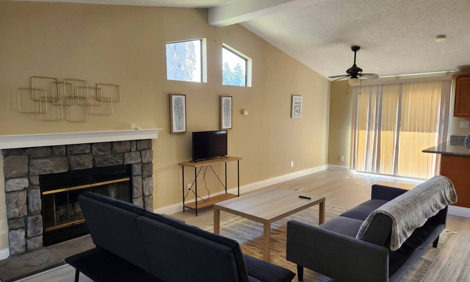 American Canyon Casa | Beautiful, spacious 3 bedroom Napa Adjacent hideaway. Pet and family friendly