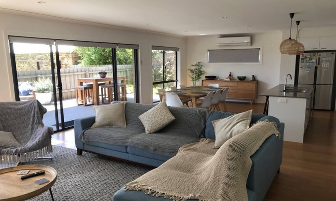 Portarlington Casa | Beautiful spacious home with bay views. Walk to beach, shops & ferry!