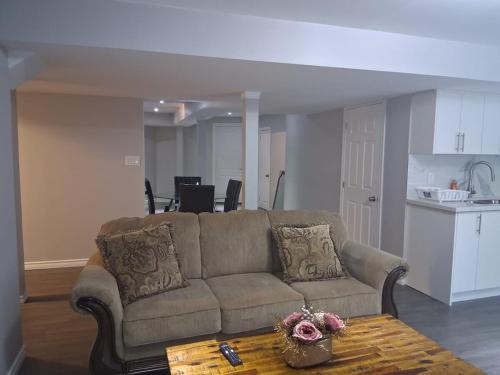Bradford Apartamento | Beautiful&Spacious 2 Bedroom Basement Family Suite