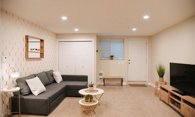 Lower Sumas Mountain Casa | Beautiful & Spacious 2 Bedroom Suite available for short term rental