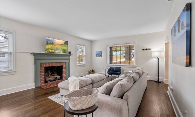 High Point Casa | Beautiful, Spacious 4 Bedroom Home one Block from High Point University