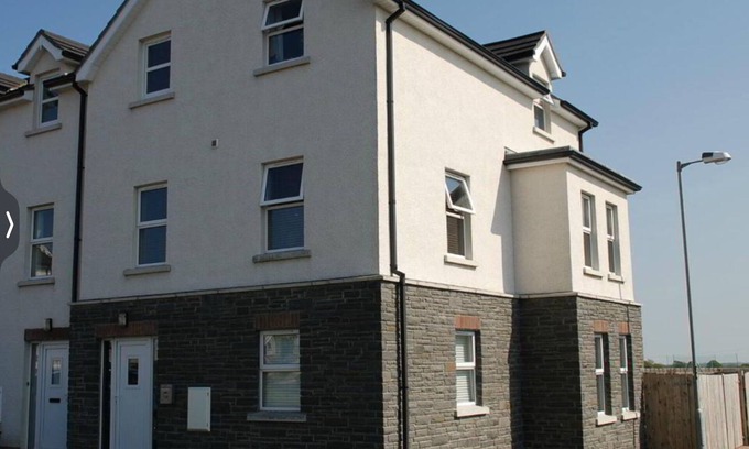 Portstewart Casa | Beautiful Spacious House with Hot Tub & Sauna, Near the Beach!