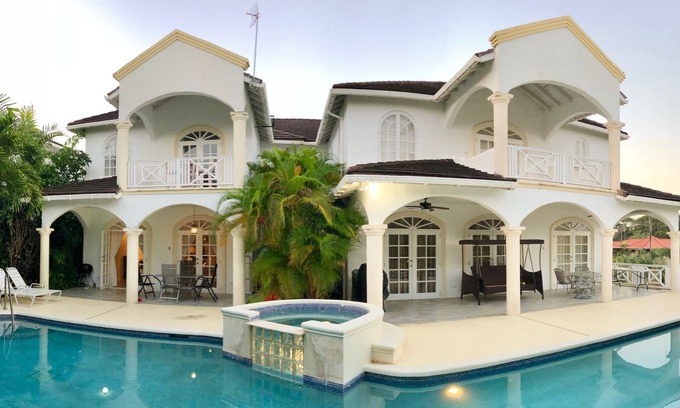 Paynes Bay Casa | Hermosa y espaciosa casa de vacaciones con piscina privada cerca de Sandy Lane