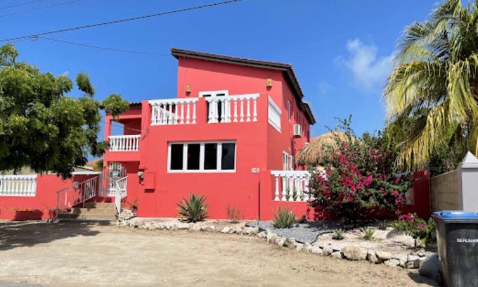 Kamay Casa | Beautiful Spacious Home minutes from the BEACH