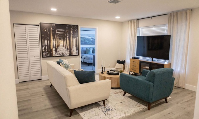 Highland Garden Casa | Beautiful, Spacious Modern Home Near Beach