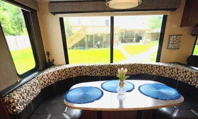 Snellville Casa | Beautiful Spacious RV Camper on local property, 5 minutes from Snellville City.