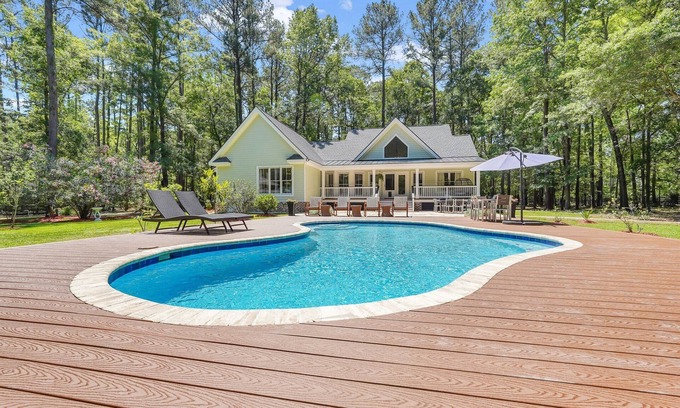 Ridgeland Casa | Beautiful Spacious Remodeled Private House w/Pool, Porches, Grille, Game Room.