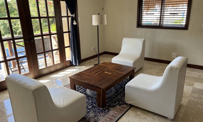 Colonia Centro Apartamento | Beautiful spacious suite with pool near waterfront