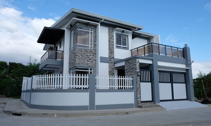 Taytay Casa | Beautiful & spacious vacation house with 4 bedroom and 5 aircons