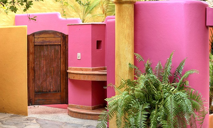 North End Casa | Hermosa, española, Hacienda con aire acondicionado con encantador patio y piscina