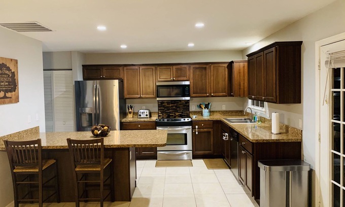 Englewood East Casa | Beautiful specious home conveniently located 10 minutes from Englewood beach
