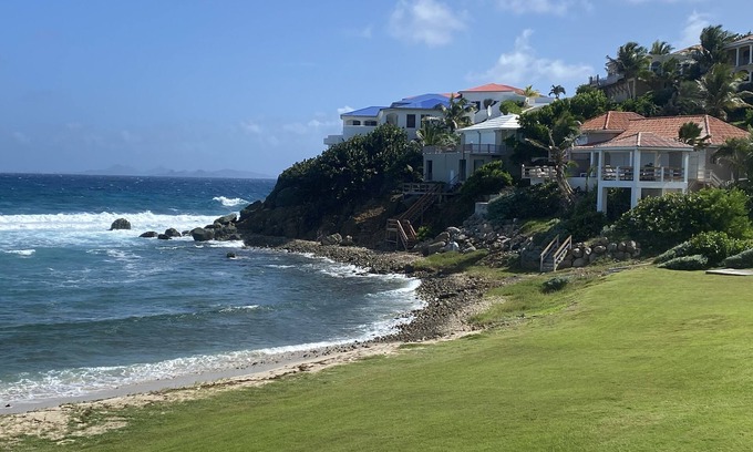 Oyster Pond Complejo | Beautiful St Maarten Ocean front 3 BR with secluded beach