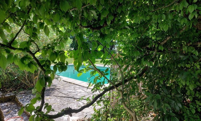 La Jarrie-Audouin Casa | Beautiful stone family home with swimming pool