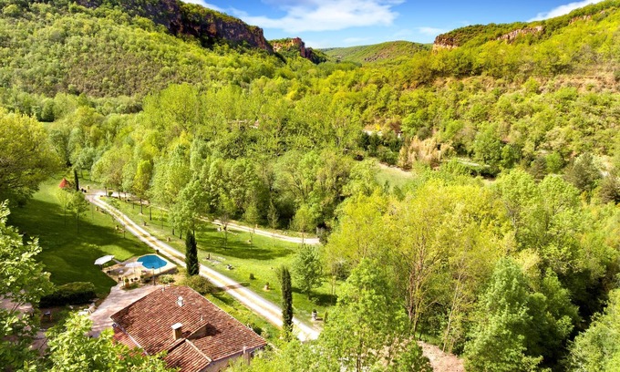 Bruniquel Cabaña | casa de piedra en un gran parque, piscina climatizada, calma garantizada