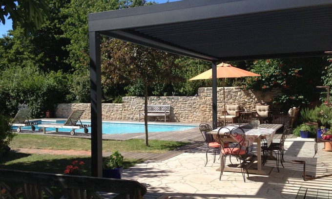 Tossiat Casa | Hermosa casa de piedra con piscina.