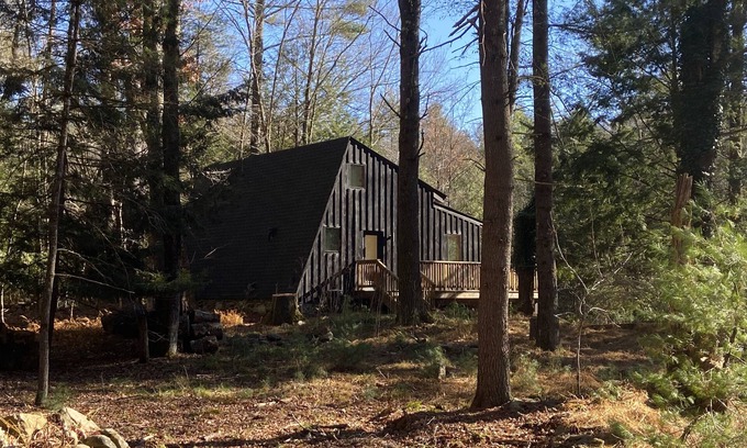 Kerhonkson Cabaña | Kerhonkson cottage in the woods with stream