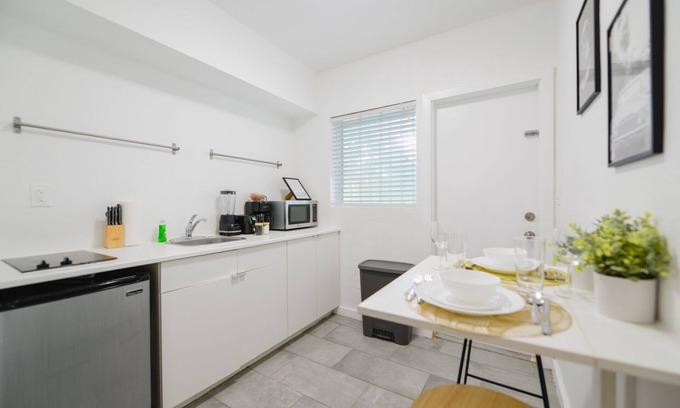 Northeast Miami Apartamento | Beautiful Studio 15 min from the beach