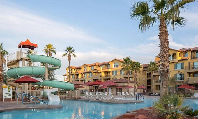 Cibola Vista Apartamento | Beautiful Studio Apt in a great resort setting with fountains, courtyards, and pool with bar