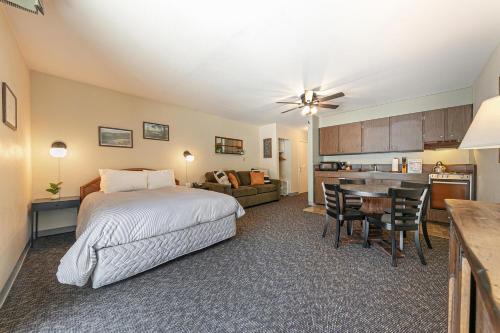 Truckee Apartamento | Beautiful Studio W/Kitchenette #134 at Donner Lake Village